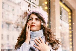 Фото №2 - Шапки, холода и сухой воздух: как сохранить волосы здоровыми и красивыми во время зимы